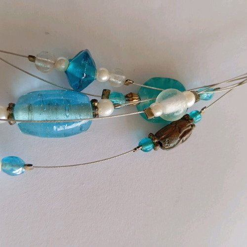 Necklace with stones and beads new, blue shades