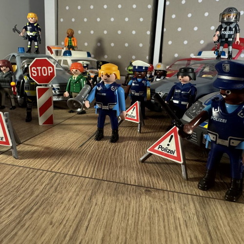 Playmobil Police Bundle used, 6 vehicles, 19 figures, accessories, lights & sound