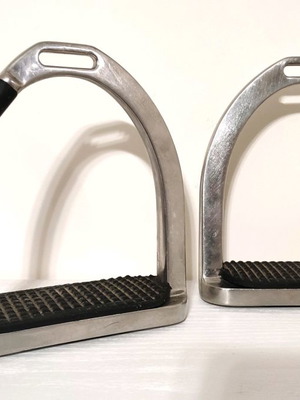 Метални употребявани стремена Mountain Horse с бързо освобождаване за езда