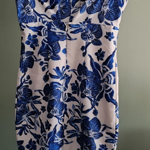 Halterneck floral dress Lynne like new, white and blue, size M