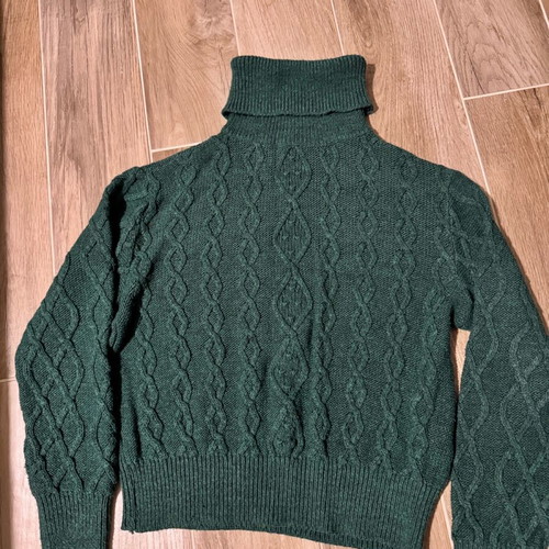 Zini green pullover size M like new