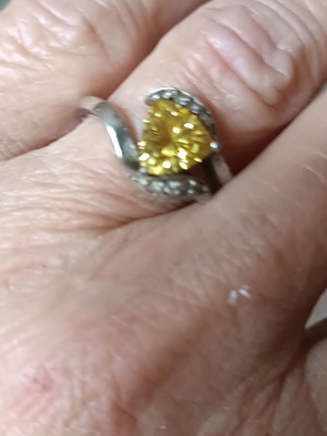 Silver ring like new with yellow stone, adjustable