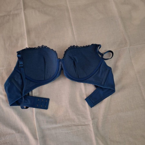 Blue bra like new, size B with flower detail
