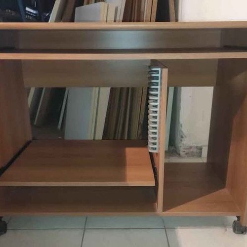 Computer desk like new with folding shelves and wheels