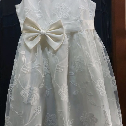 Girl's dress 6 years used with embroidery