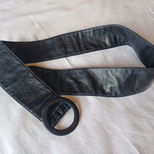Women's leather belt like new, black, length 104 cm