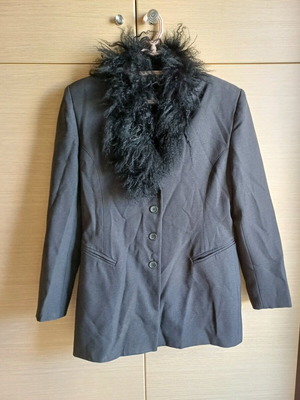 3/4 Jacket gray like new, plush collar, size 4XL