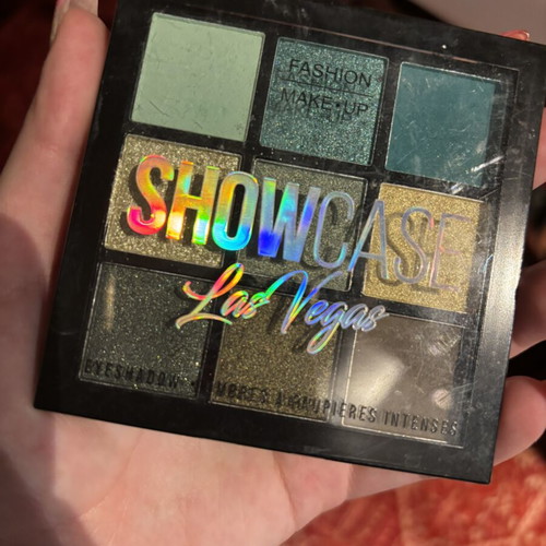 Eyeshadow palette like new, green and earthy shades