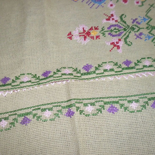 Set of 3 handmade embroidered table linens like new, olive color