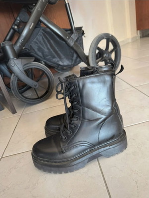 Arvyla boots with high sole size 39 like new, black