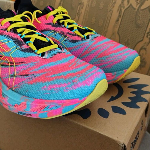 Asics Nimbus 25 athletic shoes like new, multicolor size 43.5