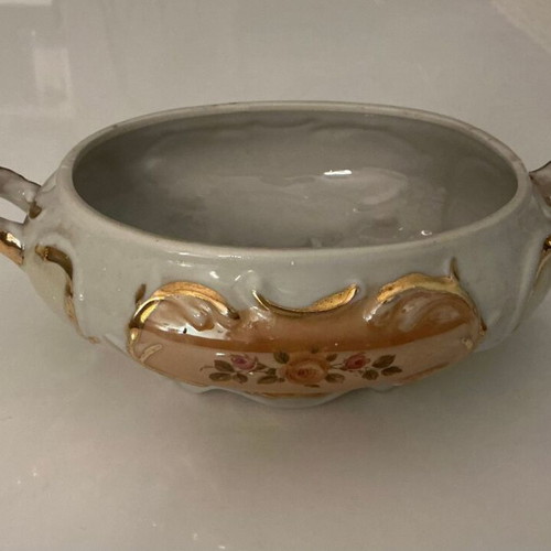 Vintage porcelain with gold details like new, collectible piece