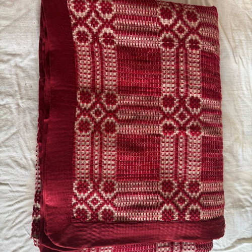 Woven blanket like new with deep red color and satin trim 190x220