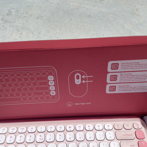 Logitech POP Icon Combo wireless keyboard and mouse like new, Rose Off-White