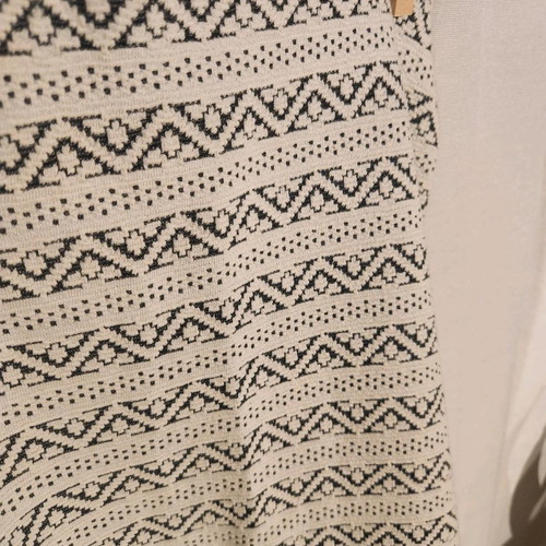 Pencil midi skirt Stradivarius used, fitted with subtle pattern