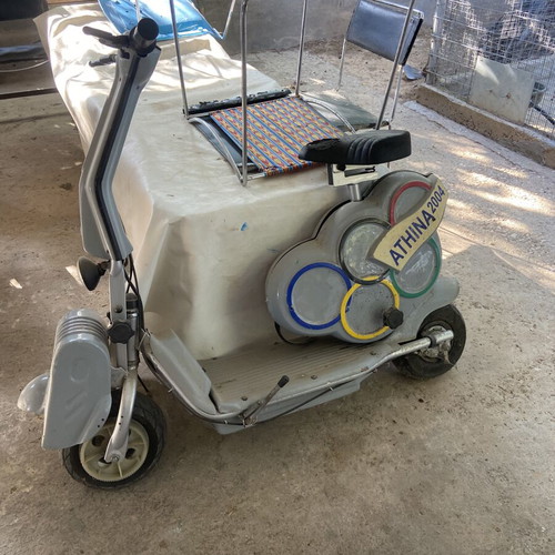 Electric scooter like new with two large batteries
