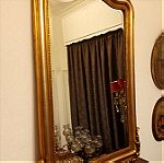  Καθρέφτης Μπαρόκ Χειροποιητος Ξυλόγλυπτος με Μπιζουτε Τζαμί Κ Φύλλο Χρυσου!Ύψος:1,44εκ Πλάτος:80εκ(Σε Άριστη Κατασταση) Είναι αρκετά παλιός έχει συντηρηθεί.
