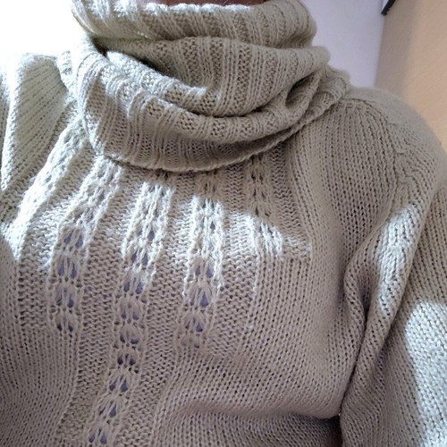 Knitted women's 3/4 sleeve sweater with neck beige like new