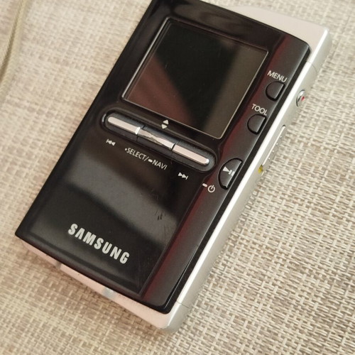 Samsung YH-J70 MP3 Player vintage used for parts or repair