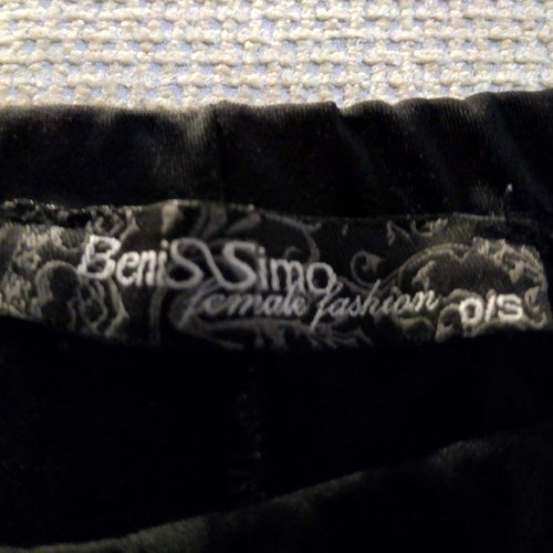 BeniSimo Black Velvet Capri Pants like new, size S