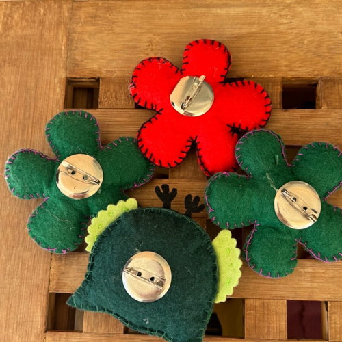 Handmade pins set of 5 made of felt-like material
