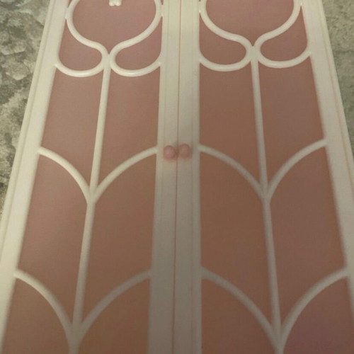 Sindy Wardrobe like new in original box