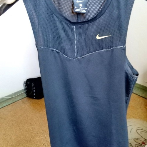 Nike small tank top used, black, ideal for yoga