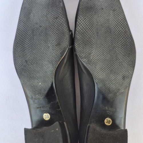 Leather black pumps like new, size 38
