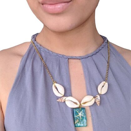 Necklace with natural shells and pendant in resin glass, stainless chain, new