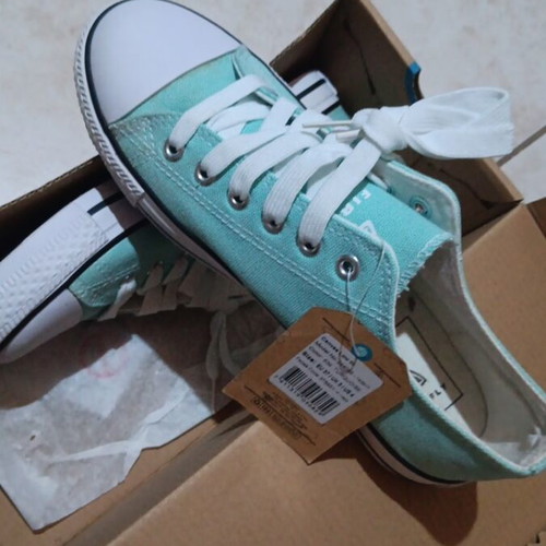 Turquoise sneakers size 37, athletic style