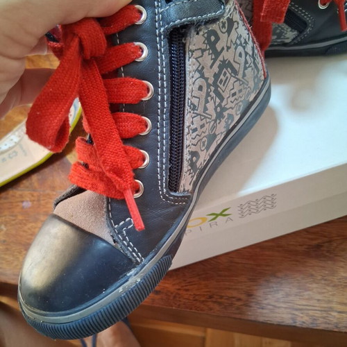 Geox boots size 26 unisex used with leather sole and zipper