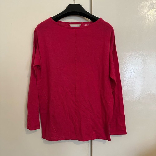 Fuchsia top like new, size S/M, soft fabric