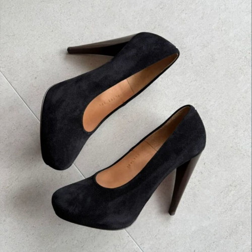 Maison Martin Margiela black suede pumps size 38.5 like new