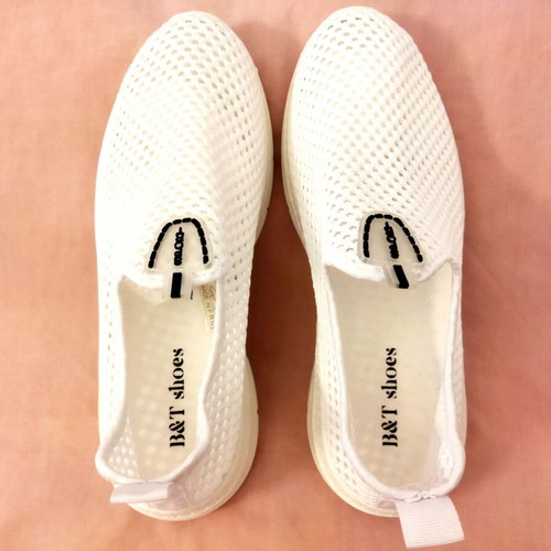 Athletic mesh shoes new, size 40, white