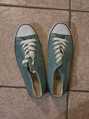 Athletic shoes like new, size 39, denim