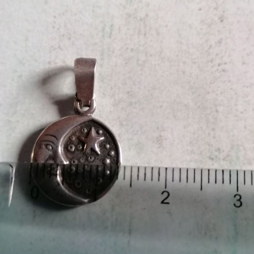 Silver 925 pendant with embossed moon and stars new