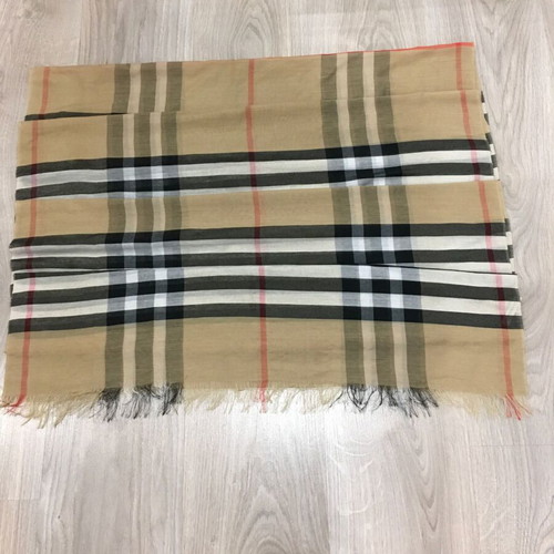 Burberry Silk Scarf like new, 75x125 cm, beige and brown