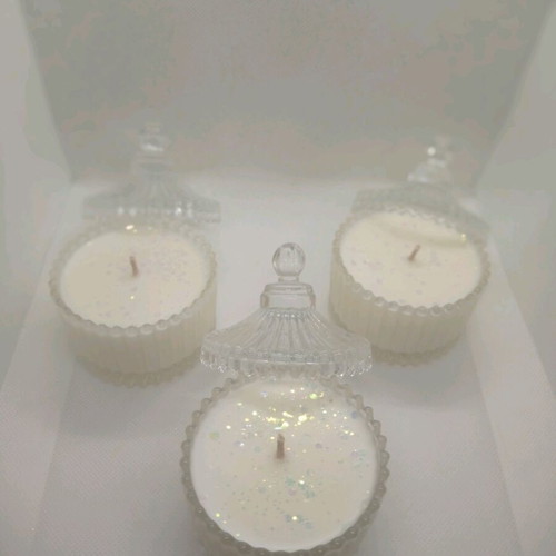 Handmade soy candle with sensual wood scent small and elegant