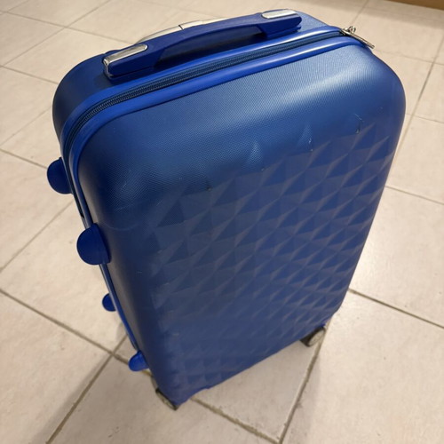 Hard Cabin Suitcase 8kg used, blue color with lock slot