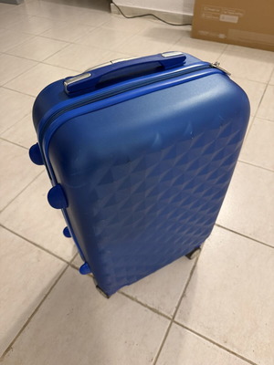 Hard Cabin Suitcase 8kg used, blue color with lock slot
