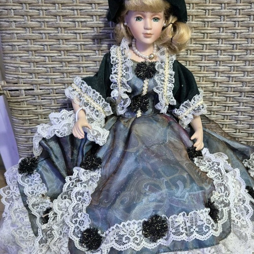 Porcelain collector doll Victoria DOLLS Rebecca like new