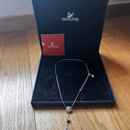 Swarovski pendant necklace like new