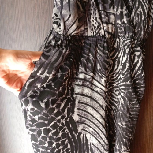 H&M women's jumpsuit like new, black and white, size S