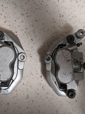 Yamaha δαγκάνες και τακάκια μεταχειρισμένα για Drag Star 650, Royal Star 1300, Wild Star 1600/1700