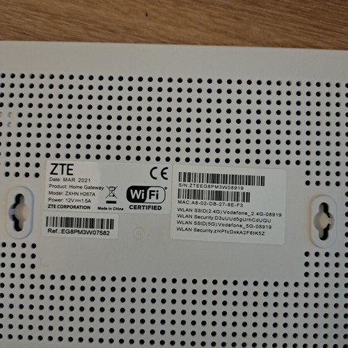 ZTE ZXHN H267A router like new with 4m ethernet cable