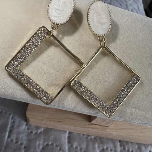 Earrings like new, gold color