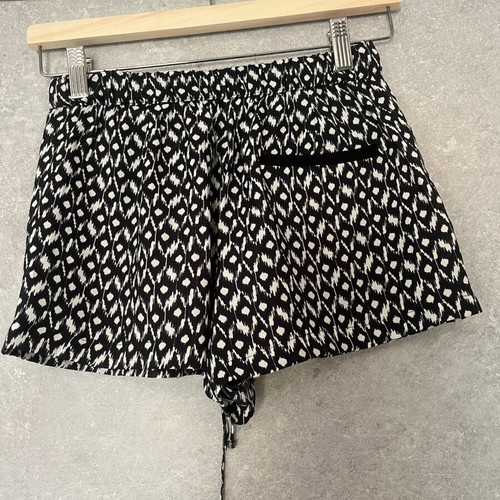 Zara women's short low-rise shorts XS like new, black and white