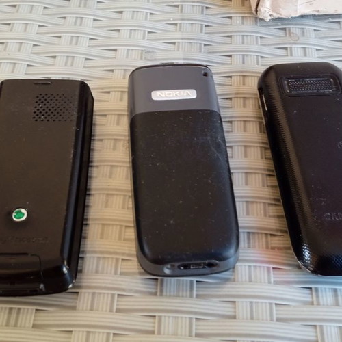 Collectible cell phones used, pack of 3, Samsung, Nokia Vodafone, Sony Ericsson