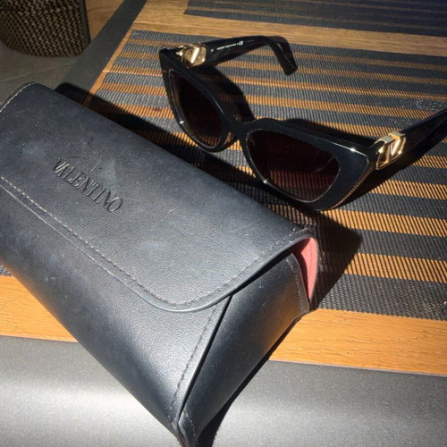 Valentino sunglasses new, black with case