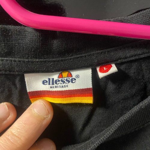 Ellesse T-shirt Large used, black with minimal logo print